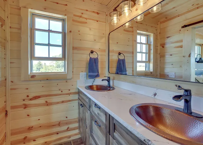 Peaceful Wyoming W/ Spacious Deck & Wet Bar!