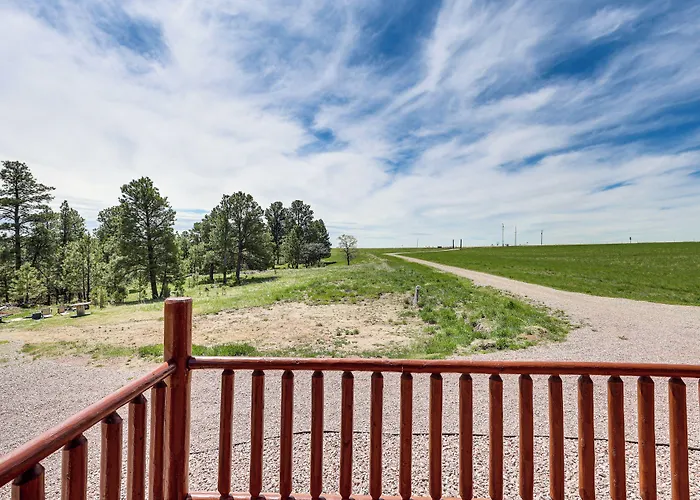 Peaceful Wyoming W/ Spacious Deck & Wet Bar! Holiday home Sundance